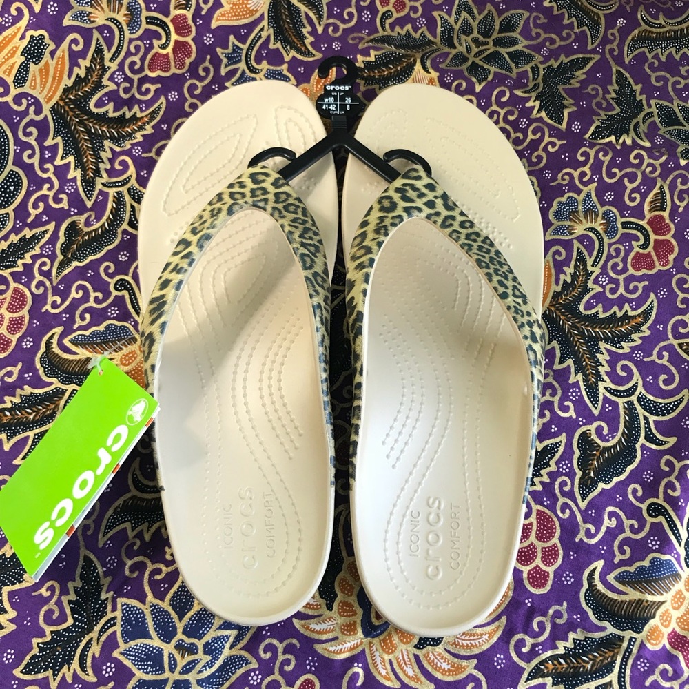 NWT Crocs Leopard Print Kadee 2 Flip